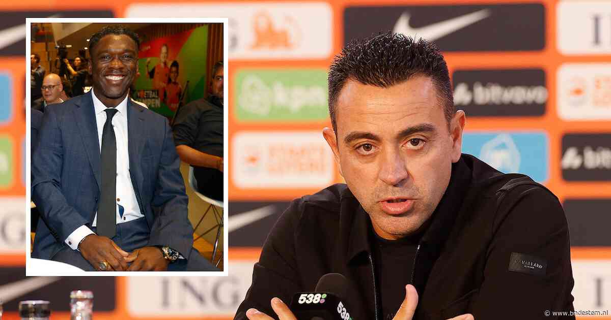 Bij de entree van Xavi zet Clarence Seedorf alvast het applaus in: ‘Dit is een project voor de lange termijn’