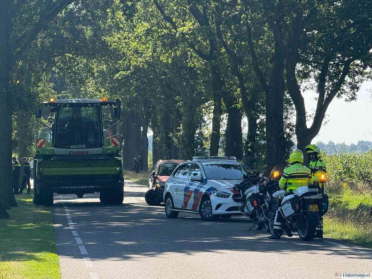 Botsing tussen auto en trekker in Oude Pekela