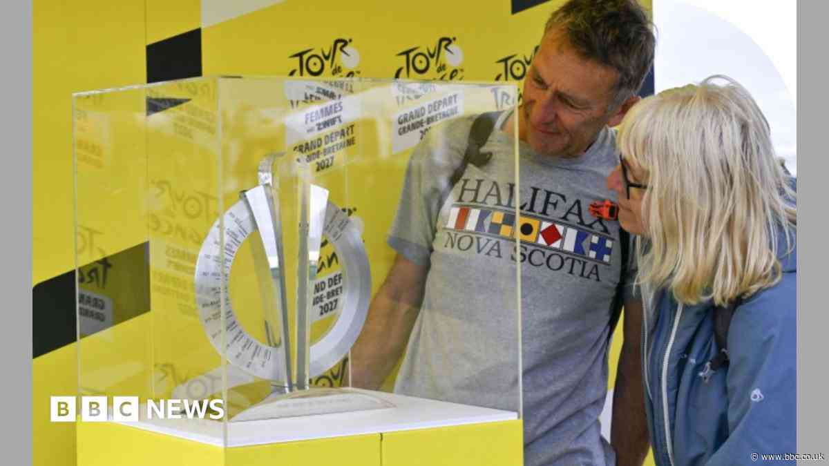 Tour de France trophy arrives at shopping centre