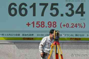 Falling oil prices help calm the stock and bond markets