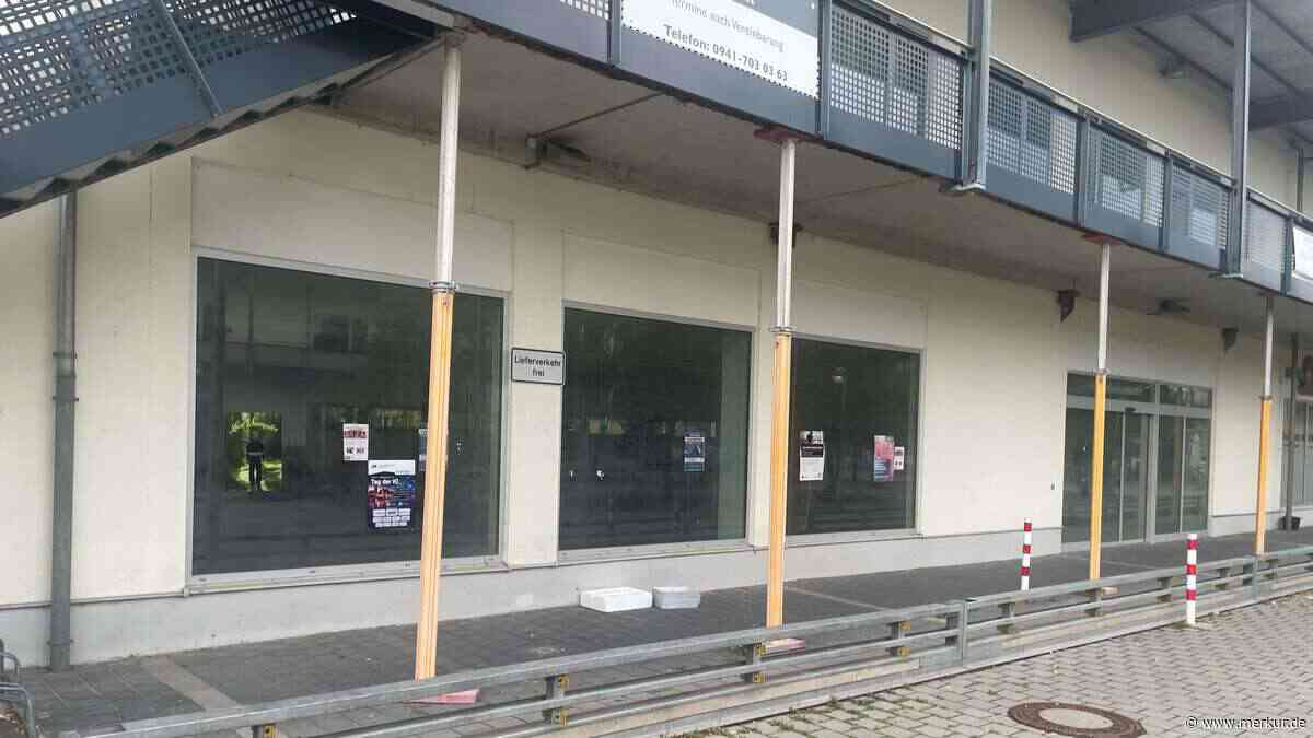 Leerstand, Dreck und Bauschäden: Einkaufszentrum in bayerischer Stadt verkommt zur Bauruine