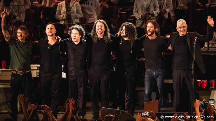 It’s a Wrap! Gustavo Dudamel Bids LA Phil Farewell with Help From Foo Fighters and Coldplay’s Chris Martin
