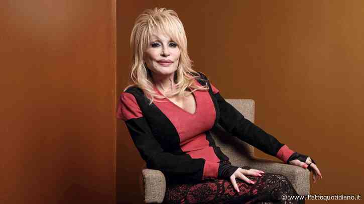 Morta Dolly Parton, addio all’icona country: aveva 80 anni. Trump: “Bandiere a mezz’asta per una settimana”