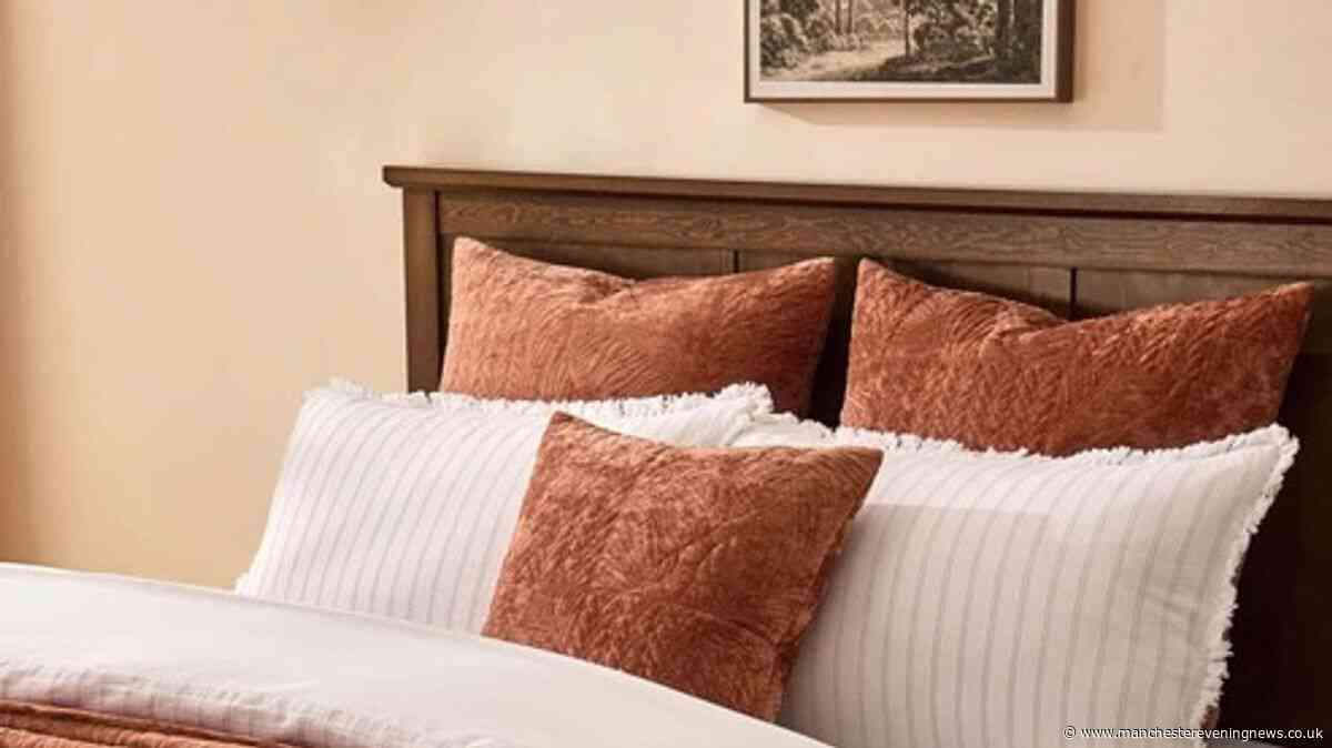 'Beautiful' £55 bedspread slashed to £22 'makes my bed look hotel luxurious'