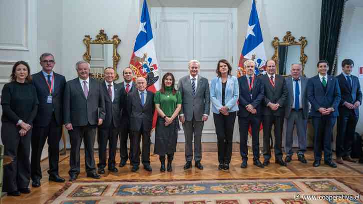 Dirigentes del Socialismo Democrático destacan en comisión que buscará reducir ministerios