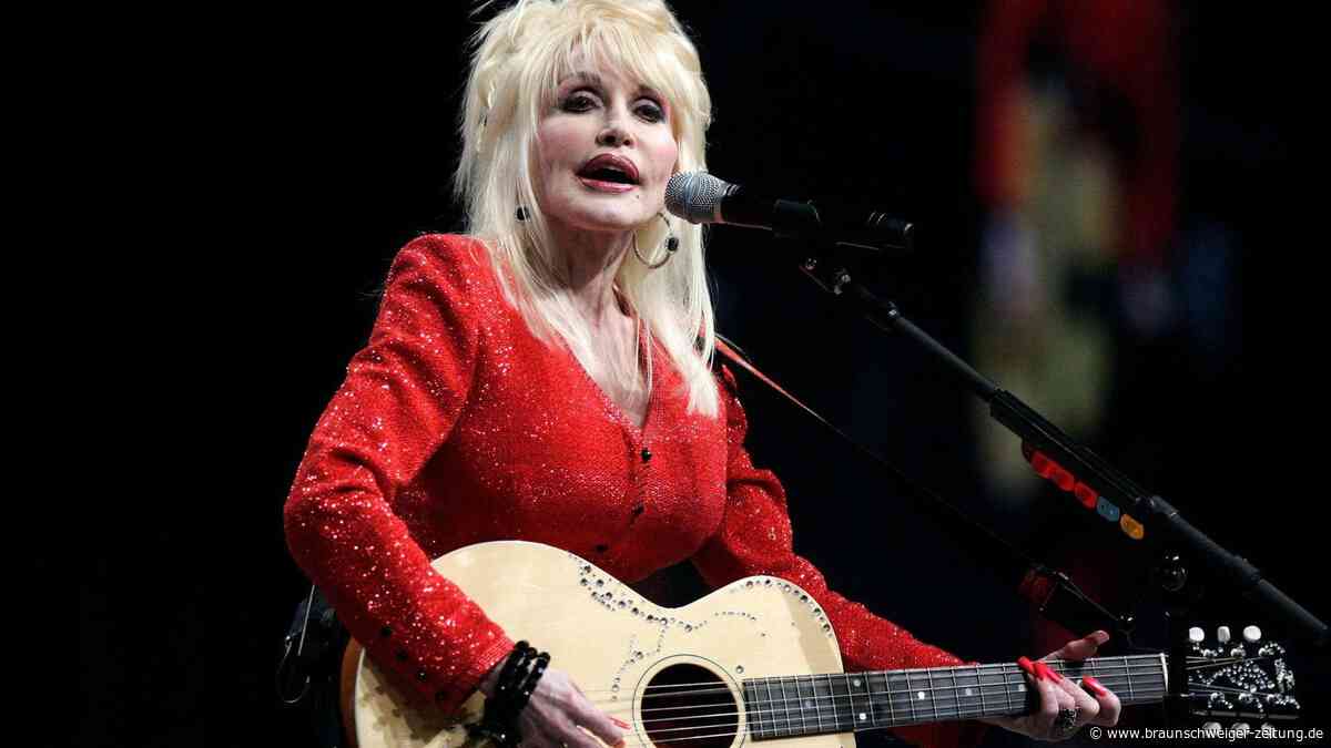US-Sängerin Dolly Parton ist tot – Trump ordnet Trauerbeflaggung an