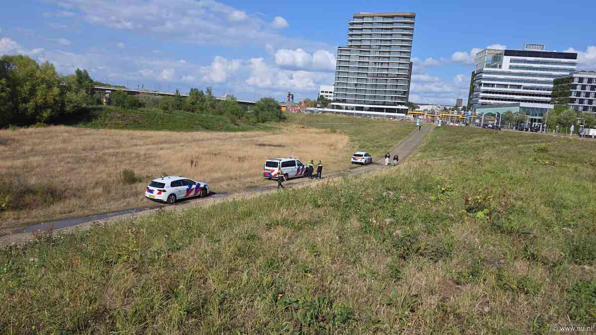 Verdachte aangehouden na vondst overleden vrouw bij Maas in Venlo