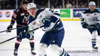 Mariners re-sign Hemstrom