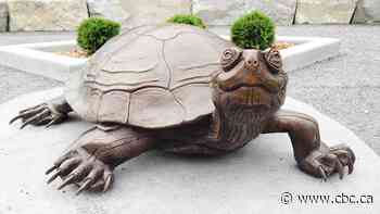 Large bronze statue of turtle, 4 smaller statues stolen from Richmond Hill park, police say