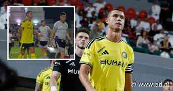 Cristiano Ronaldo woest na blunder van doelman (18) en wordt gewisseld, maar ziet tiental Al-Nassr alsnog winnen
