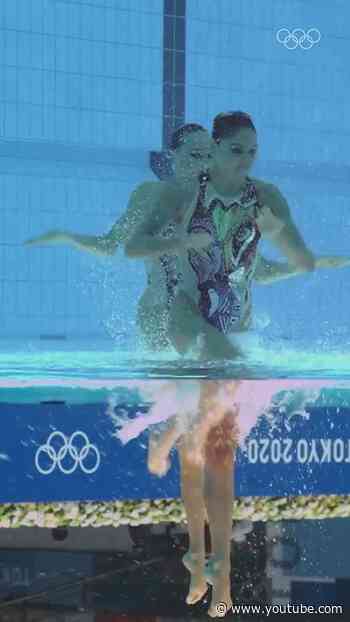 Ever wondered how the athletes keep afloat in artistic swimming? 👀 #Olympics