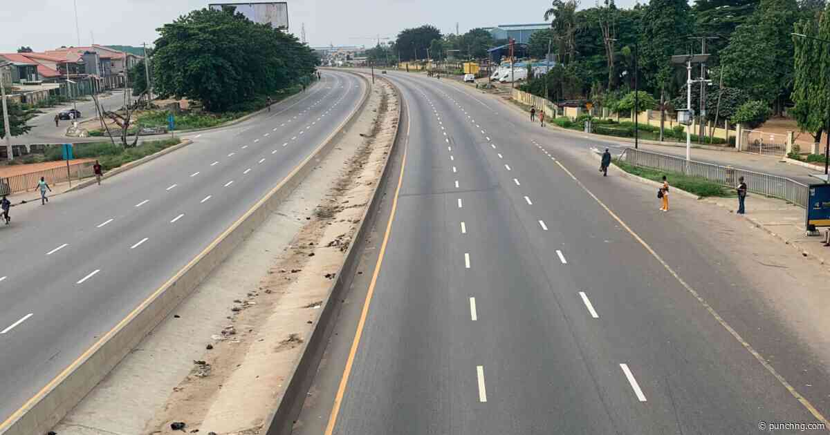 Traffic, distant U-turns fuel one-way driving on Lagos-Ibadan Expressway