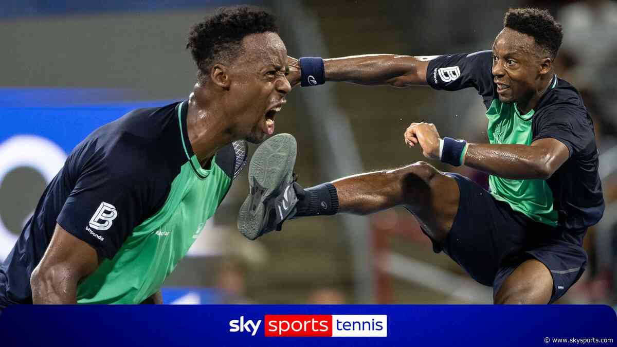 How on earth has he got that?! Monfils wins incredible point at US Open!