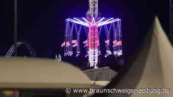 Feuerwehr rettet Menschen nach Stunden aus Hamburger Kettenkarussell