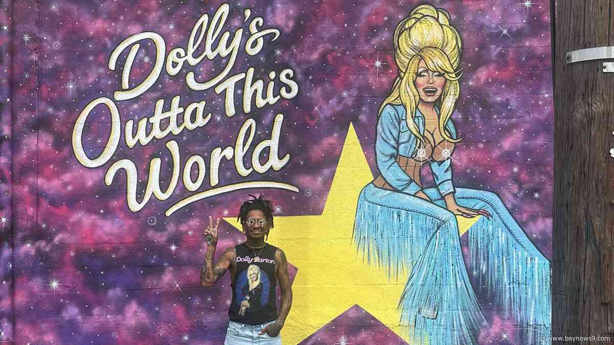 Tampa Bay fans reflect on Dolly Parton’s music, style and philanthropy