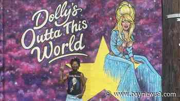 Tampa Bay fans reflect on Dolly Parton’s music, style and philanthropy