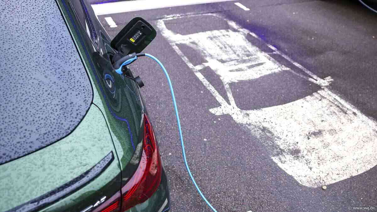 Schock an der Zapfsäule: Immer mehr Deutsche treibt es zu den E-Autos