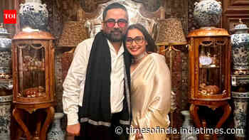 Rani Mukerji keeps it classic and lovely in a cream saree at Sabyasachi’s Delhi store launch