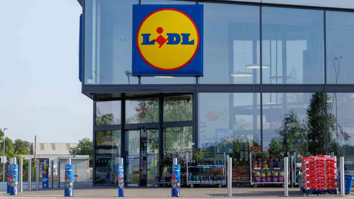 August 31, 2026 Bank Holiday Monday supermarket opening times for Lidl, Aldi, Tesco, Asda, Sainsbury's, and Morrisons - full list