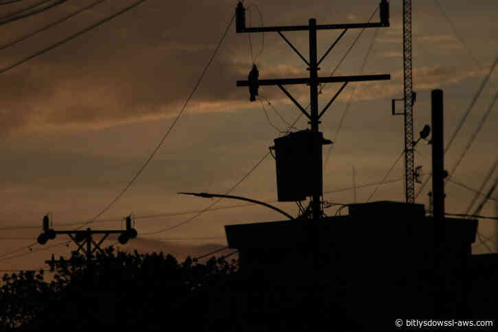 Un nuevo racionamiento eléctrico frena la economía y la vida en Venezuela