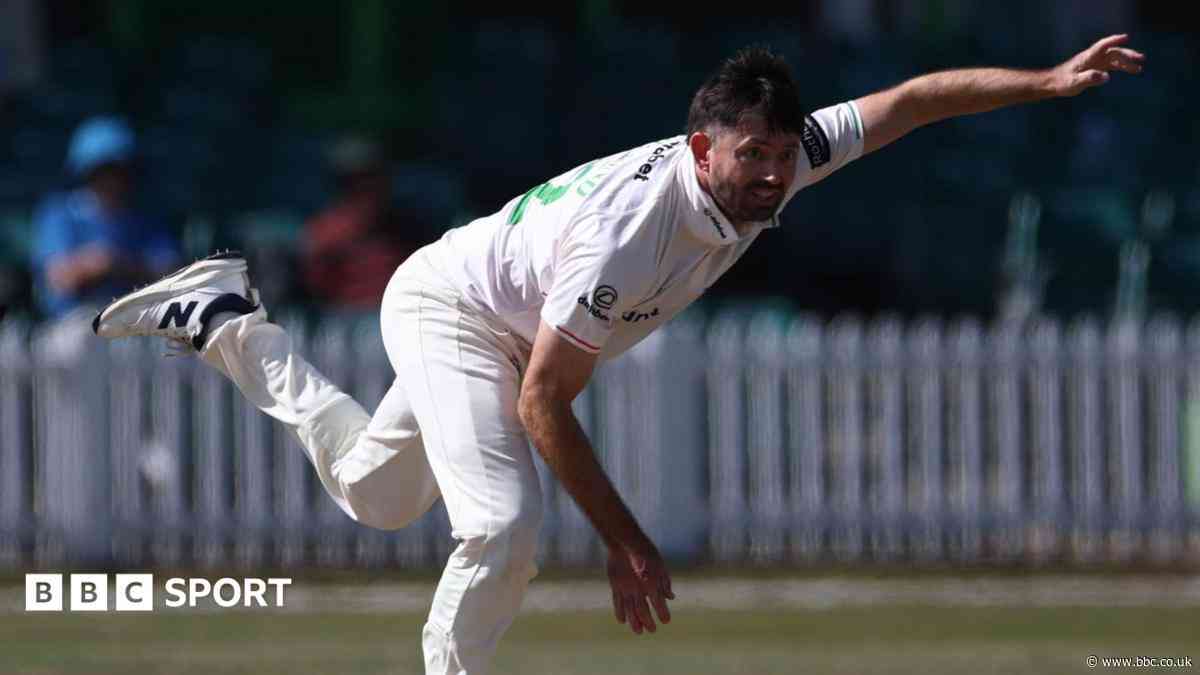 Holland leads Leics to win over Glamorgan