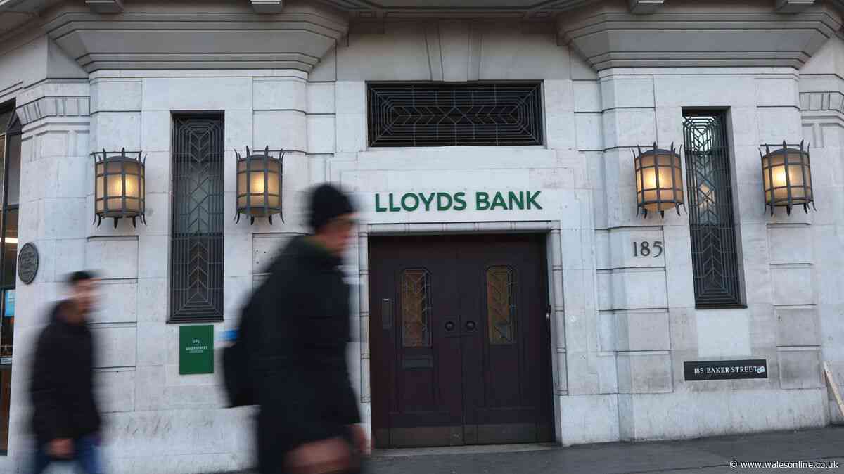 Anyone with a Lloyds bank account given £2,288 warning