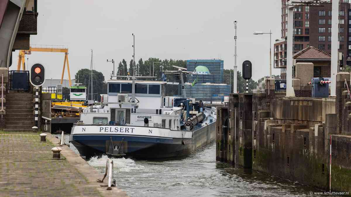 Parksluizen Rotterdam weer gedeeltelijk open voor scheepvaart