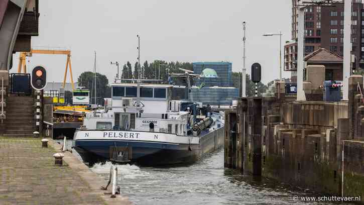 Parksluizen Rotterdam weer gedeeltelijk open voor scheepvaart