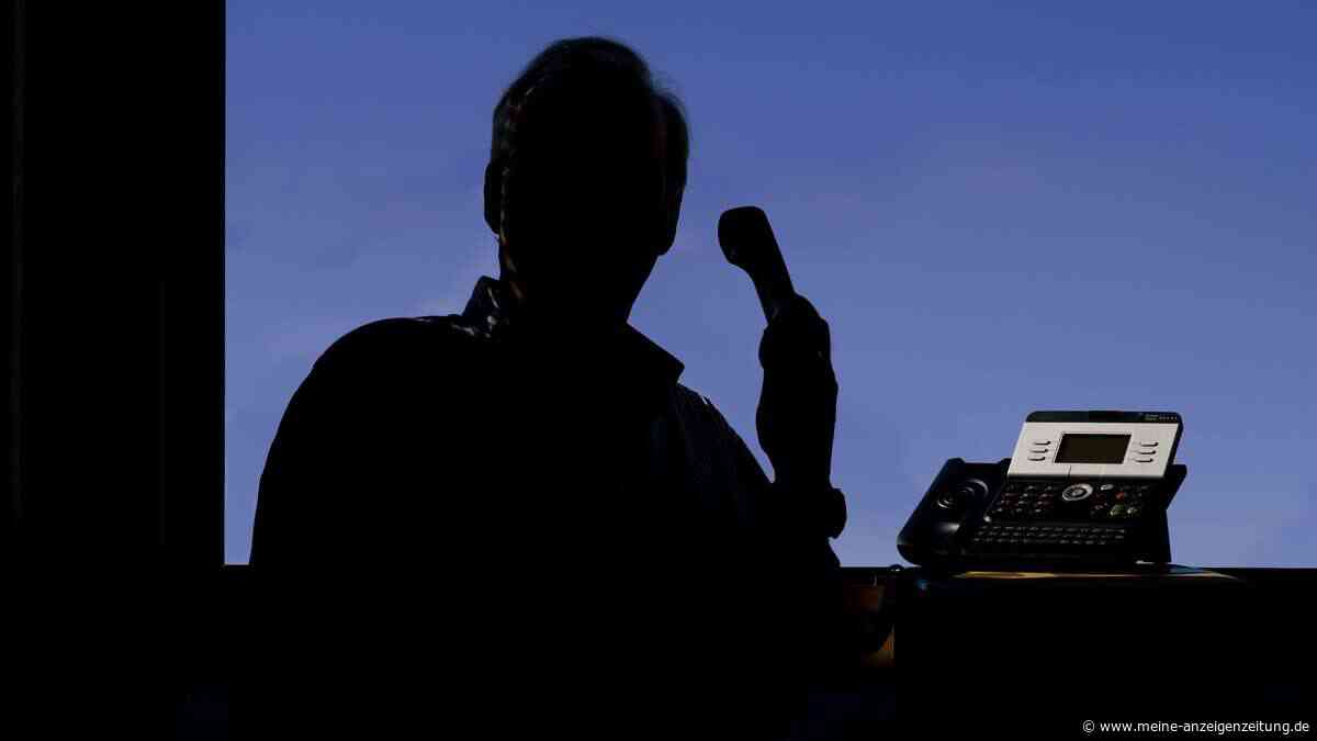 Falsche Polizisten rufen über 30 Mal in Moosburg an: Alle Betroffenen reagieren richtig und legen auf