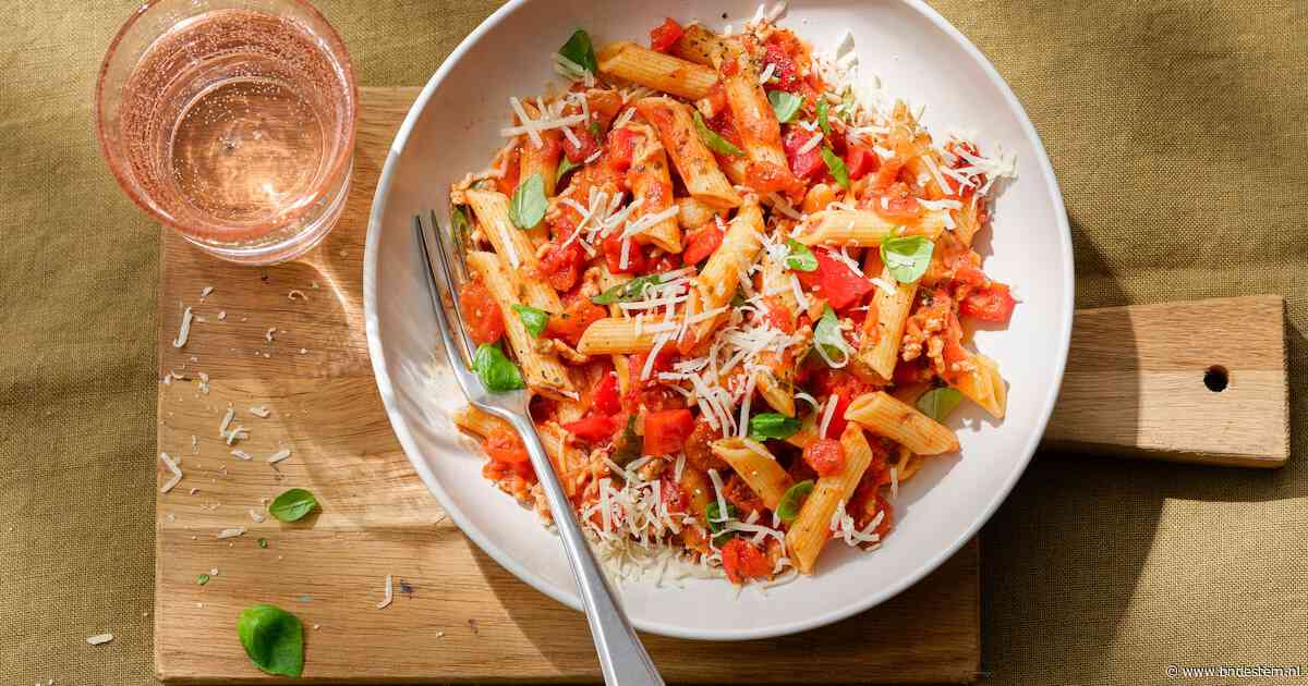 Wat Eten We Vandaag: Penne met tomaten-basilicumsaus en kipgehakt
