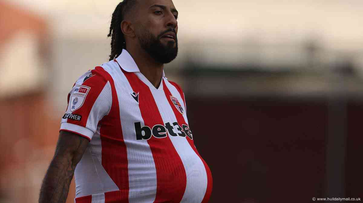 'Mental' - Stoke City boss Mark Robins fires bullish Sorba Thomas response amid Hull City bid
