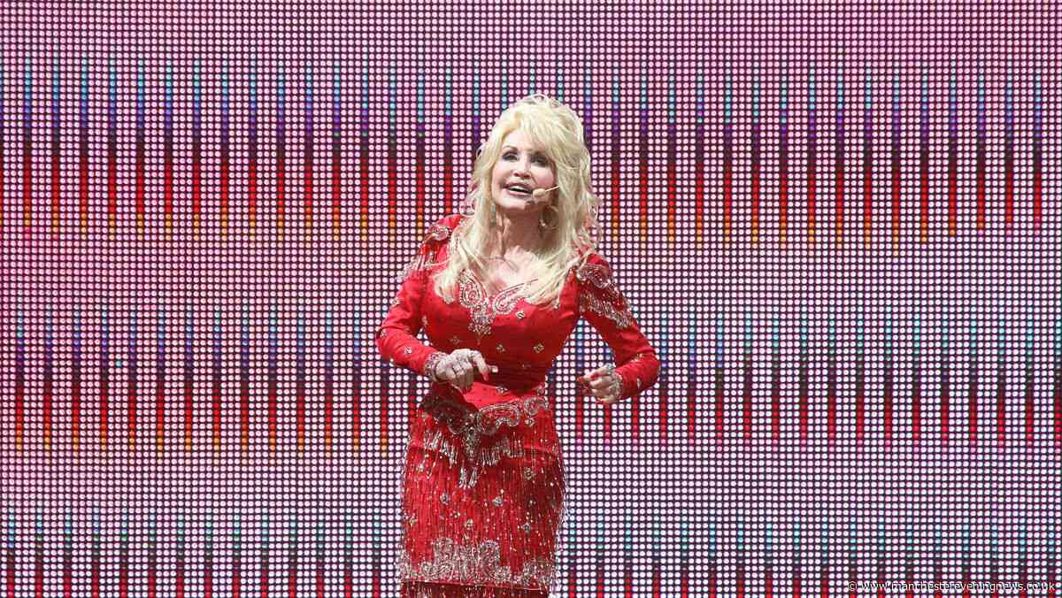 Dolly Parton death: Doctor explains cancer symptoms to be aware of as tributes pour in for music star