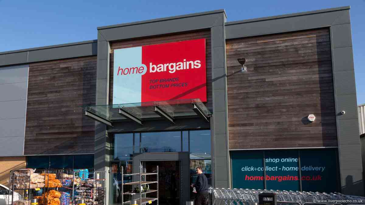 'Kitchen tables look charming' with Mrs Hinch £3 Home Bargains two-piece set