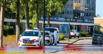 Politie ontruimt flats in Apeldoorn na aantreffen mogelijk drugslab
