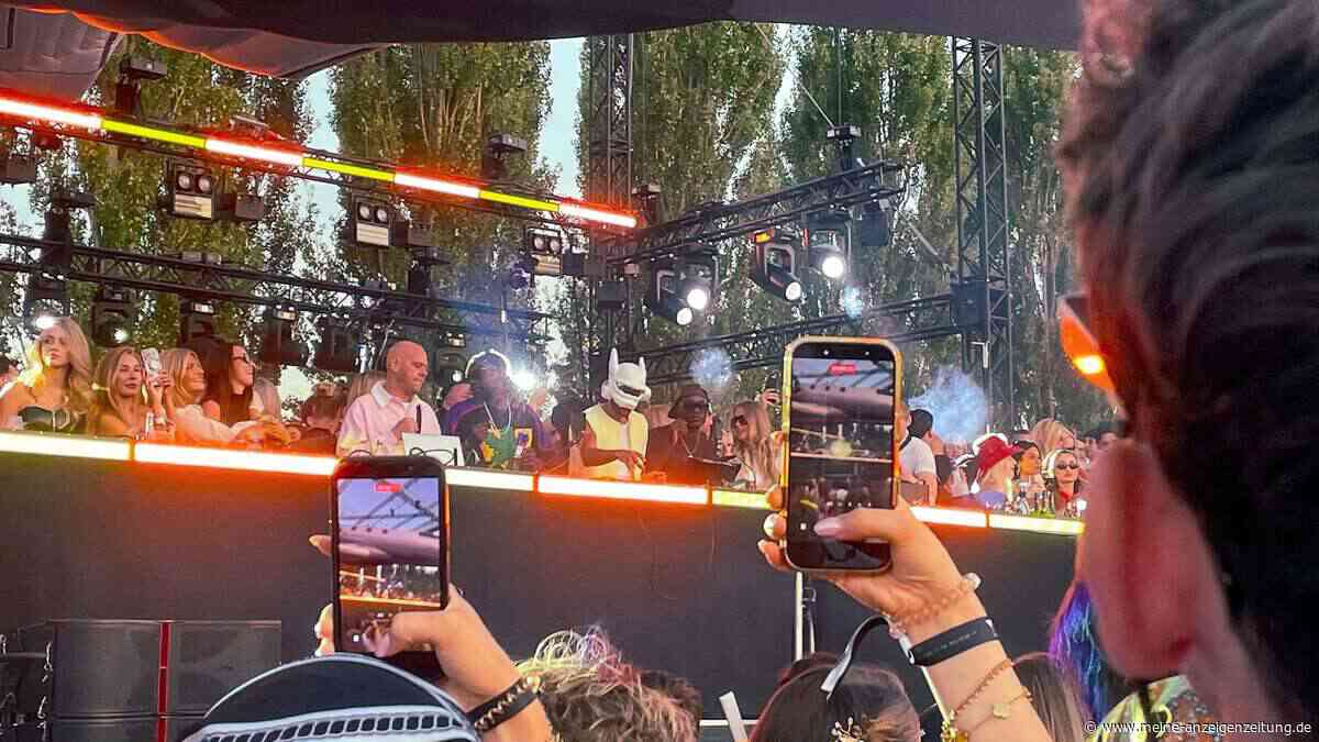 Rapstar Cro zeigt bei Auftritt in Hallbergmoos eines seiner  seltenen DJ-Sets