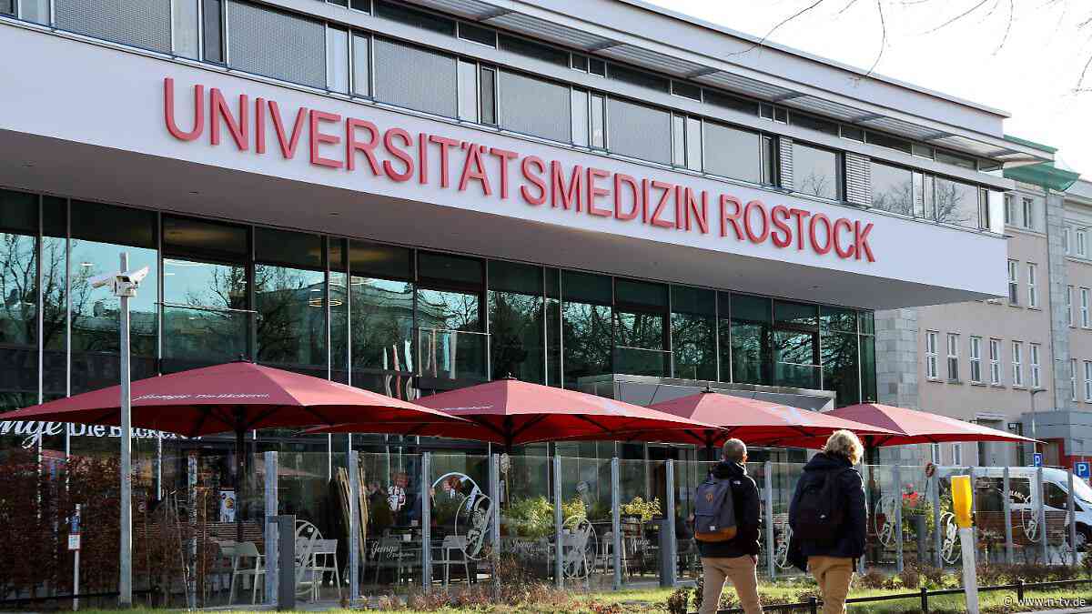 Unimedizin reagiert "erschüttert": Schrieb Rostocker Oberarzt rassistische, gewaltverherrlichende Posts?