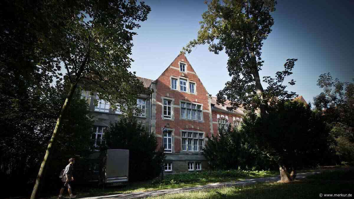 „Schritt ist für uns alle nicht leicht“: Private Hochschule ist insolvent – wie geht es weiter?