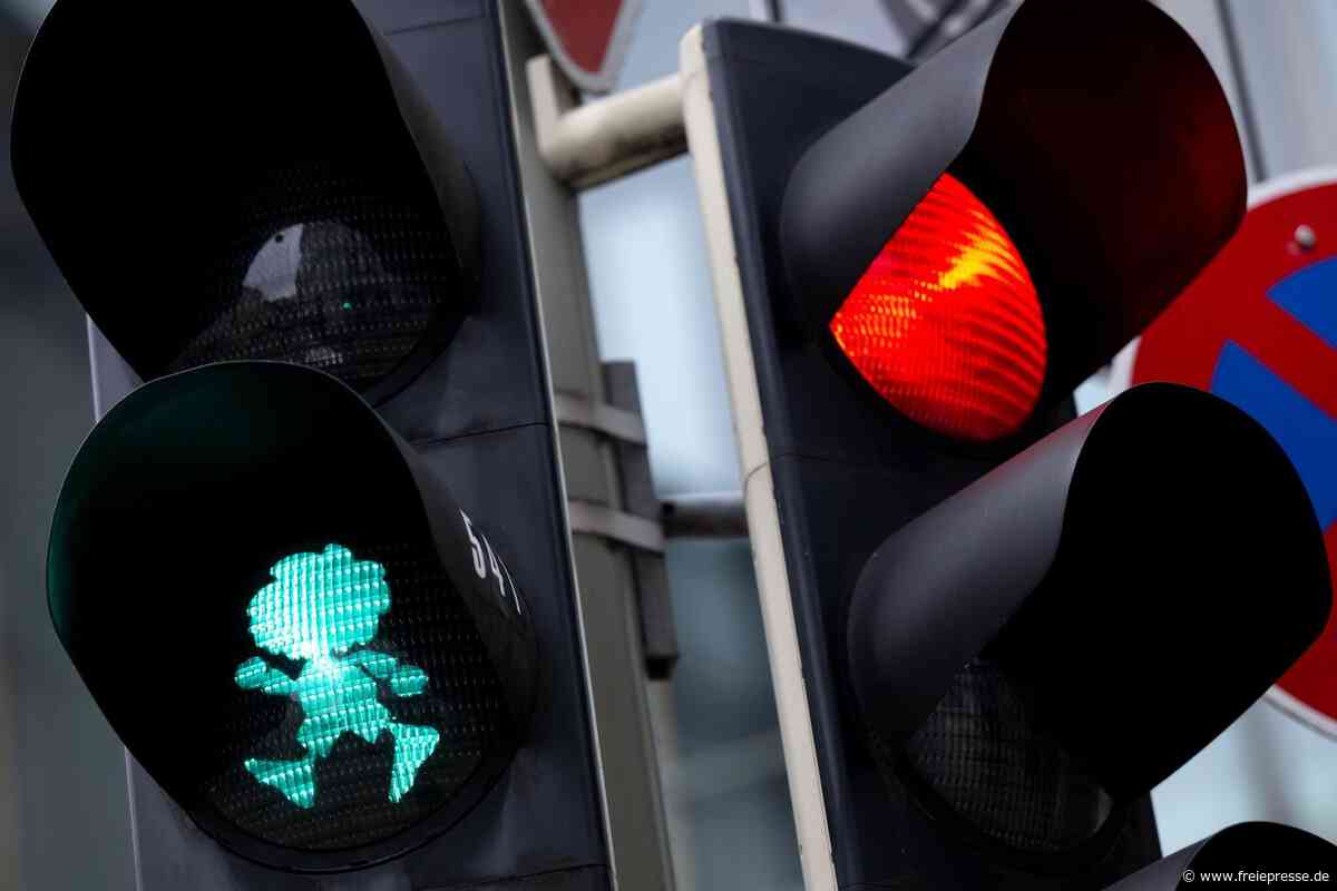 Unfall am Sternplatz in Werdau: Wer ist bei grüner Ampel auf die Kreuzung gefahren?