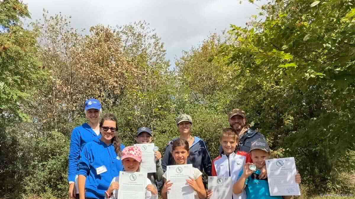 Kinder legen Heupferdchen-Abzeichen ab