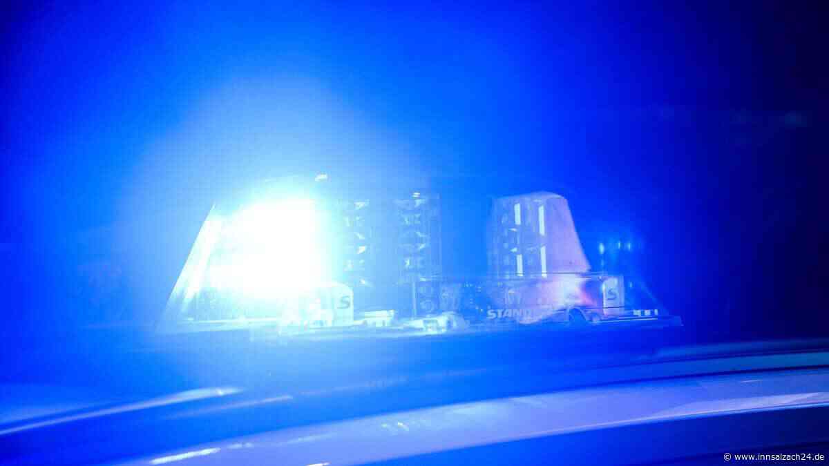 Auto im Straßengraben: Polizei entdeckt vermutlich alkoholisierten Fahrer (22) bei Stammham
