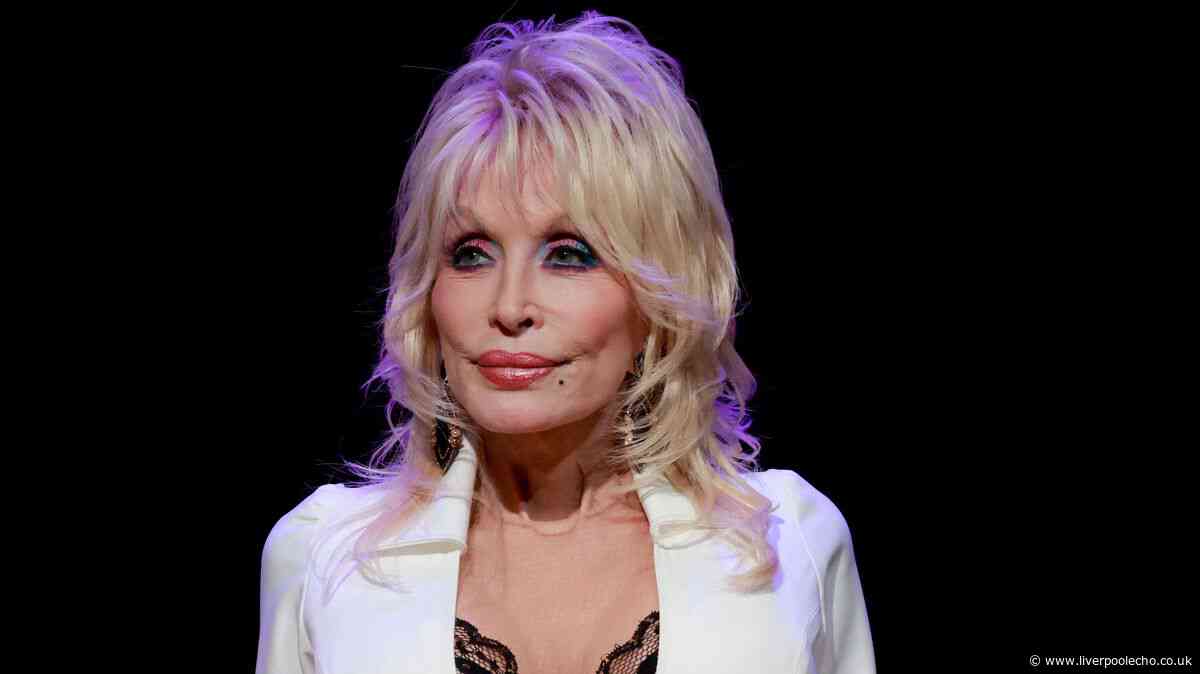 Doctor shares three cancer symptoms as Dolly Parton dies after 'brief' battle