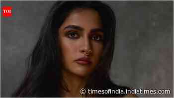 Rukmini slammed for intimate bed scene in Yash's Toxic