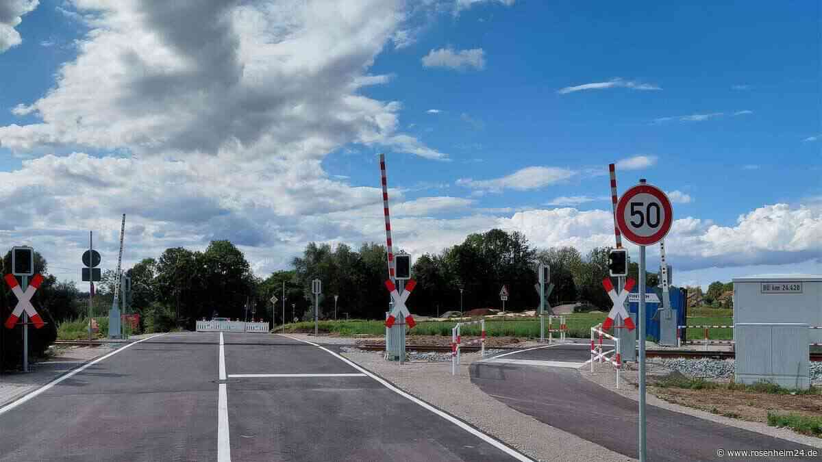 Bahnübergang Viehhausen wieder geöffnet – neue Lichtzeichen und Schranken für mehr Sicherheit