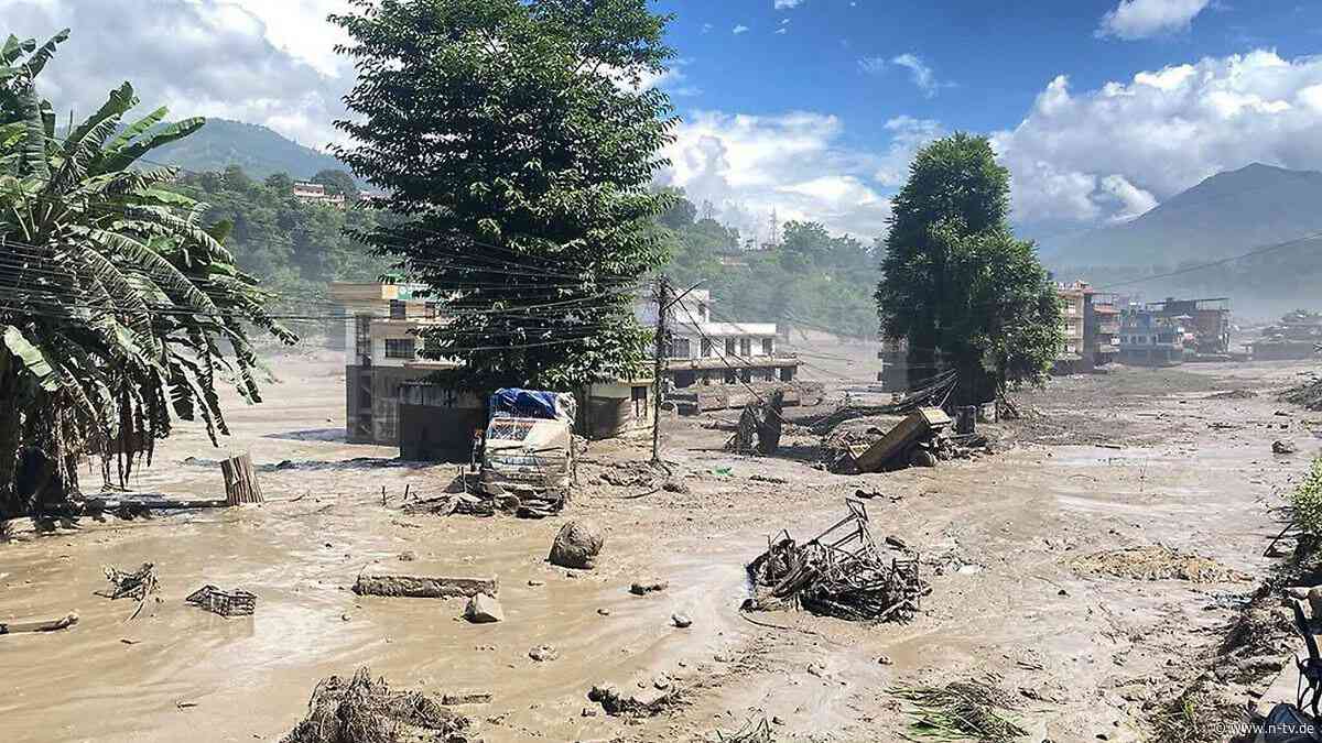 Auch Deutsche betroffen: Hunderte Touristen nach heftigen Überschwemmungen in Nepal vermisst