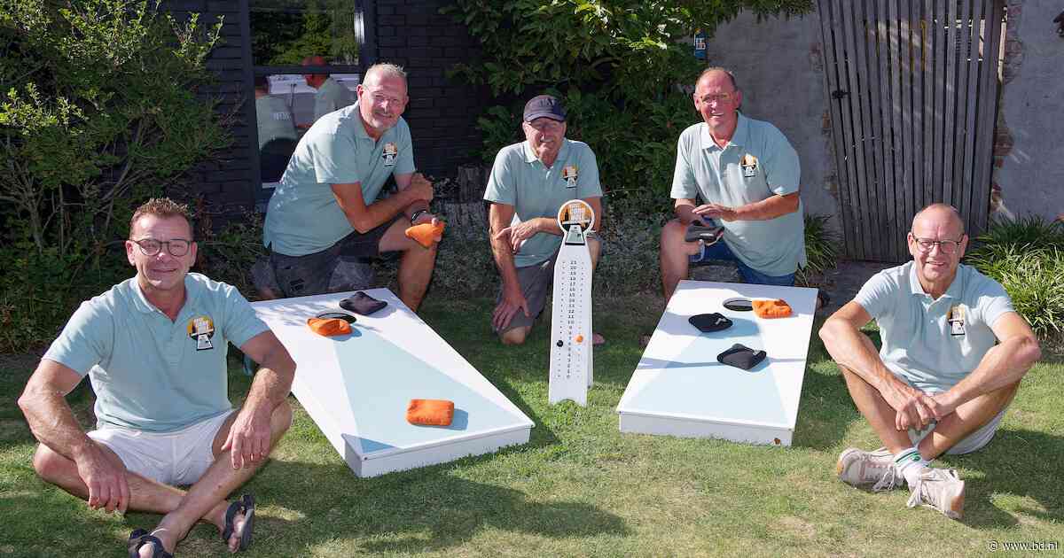 Hele dorp Mariaheide oefent voor eerste cornholekampioenschappen: ‘Overal hoor je tok, tok’