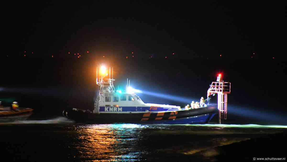 Fotografen vast in lichtmast bij Vlissingen, KNRM schiet te hulp