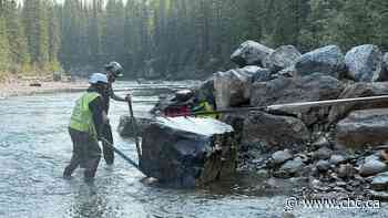 Volunteers rebuild Kananaskis river surfing wave destroyed by heavy rains