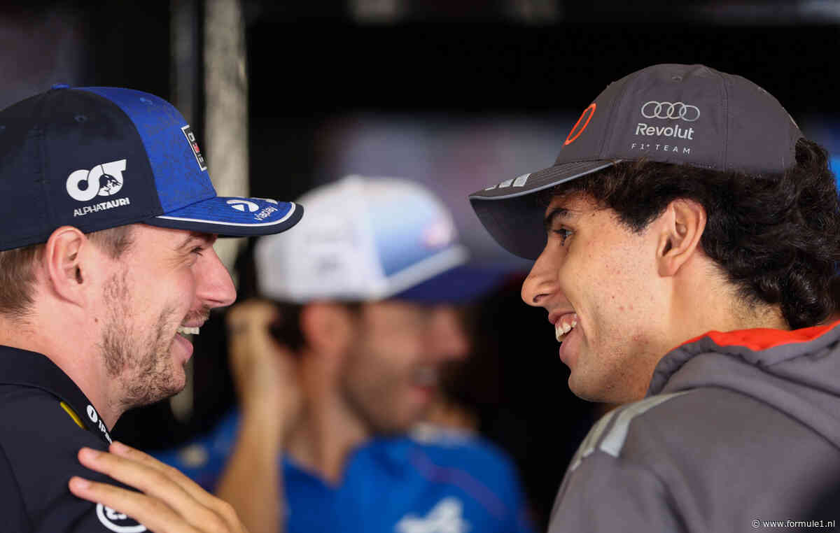 Gabriel Bortoleto dankbaar voor ‘inspiratiebron’ Max Verstappen: ‘Helpt mij ook op persoonlijk vlak’