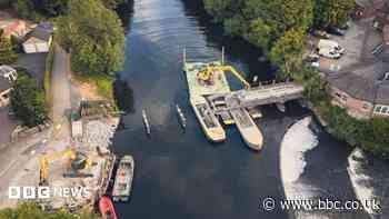 Removal of bridge 'at risk of collapse' complete