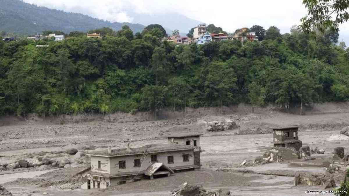 Overstroming Nepal vastgelegd door beveiligingscamera